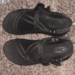 Chacos black and light light purple, looks grey